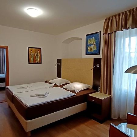 Apartments Gato Karlovy Vary Dalovice エクステリア 写真