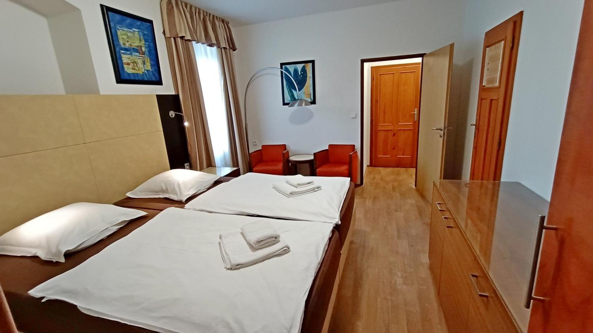 Apartments Gato Karlovy Vary Dalovice エクステリア 写真