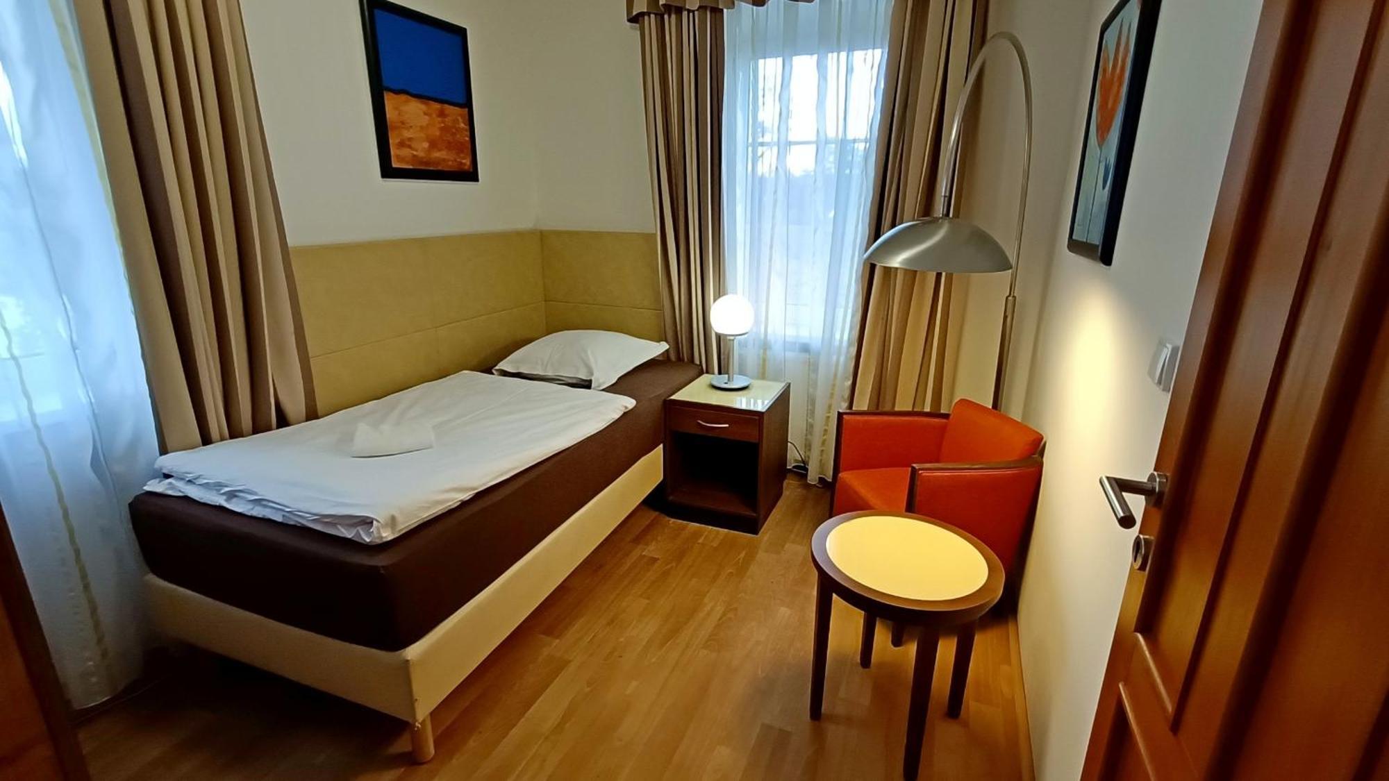 Apartments Gato Karlovy Vary Dalovice エクステリア 写真