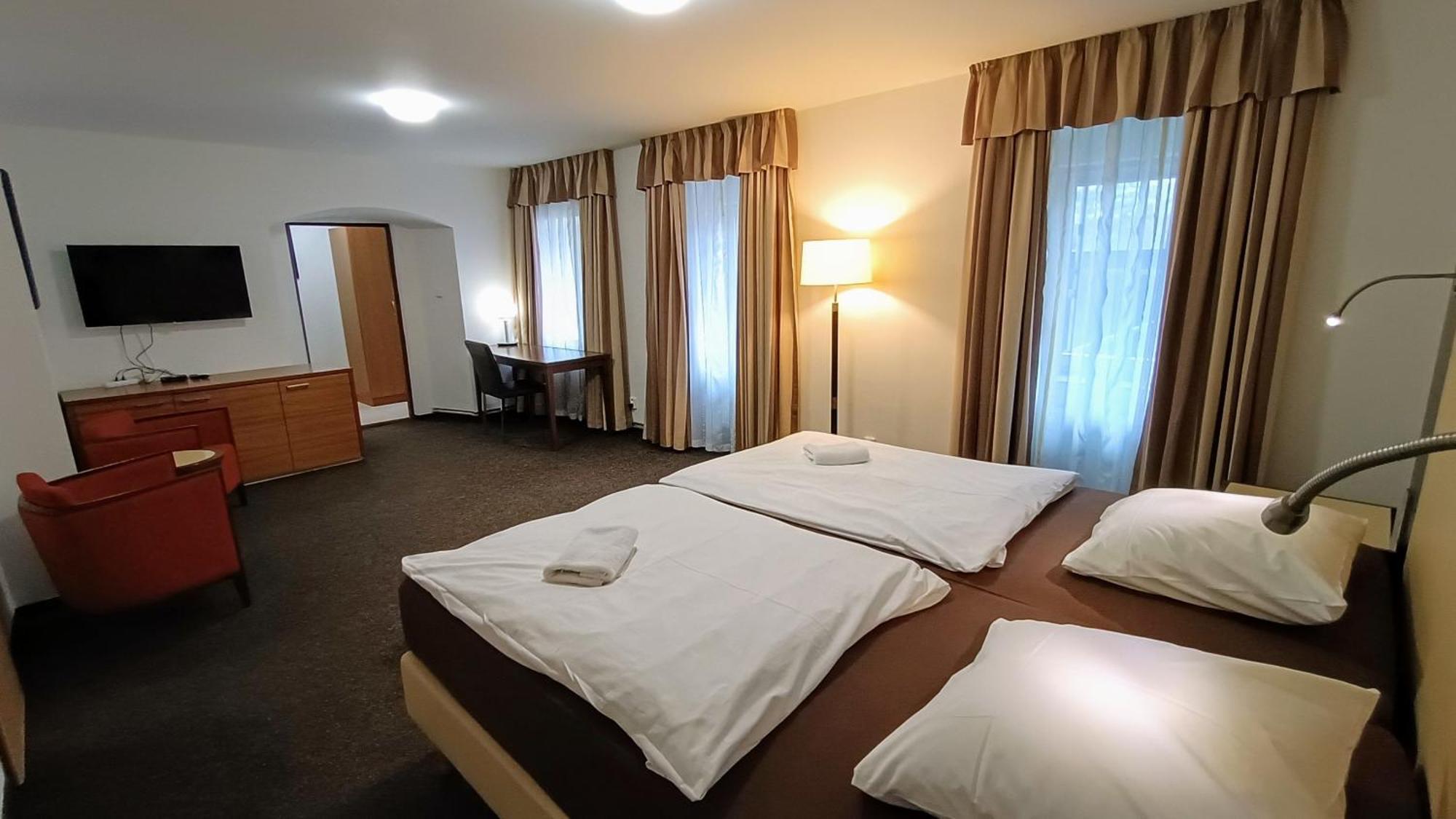 Apartments Gato Karlovy Vary Dalovice エクステリア 写真